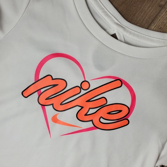 NWT Girl’s Nike Dri-Fit T-shirt Size 4T White Pink Orange Heart Graphic Logo - Picture 10 of 14